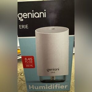 8.45 fluid ounce mini humidifier